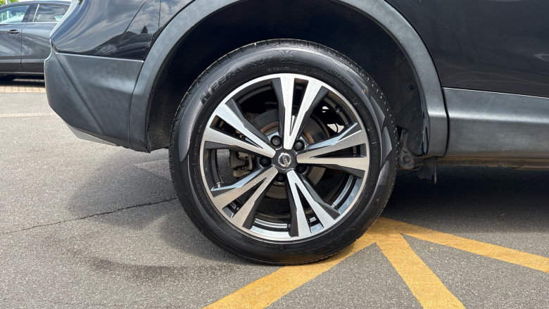 Nissan Qashqai 1.2 DiG-T N-Connecta 5dr Petrol Hatchback